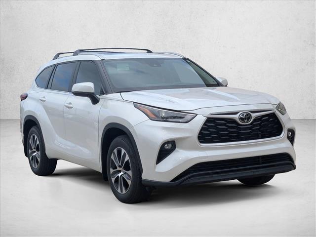 2023 Toyota Highlander XLE photo 3