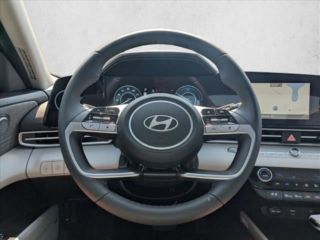 2025 Hyundai Elantra Limited - Photo 11