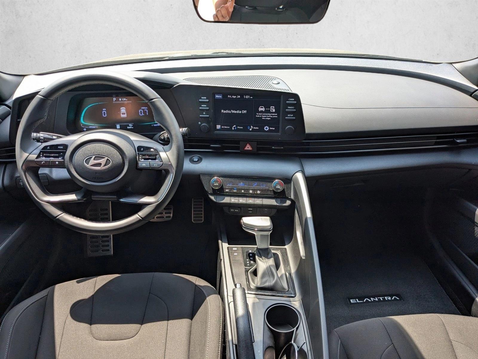 2025 Hyundai Elantra SEL - Photo 17