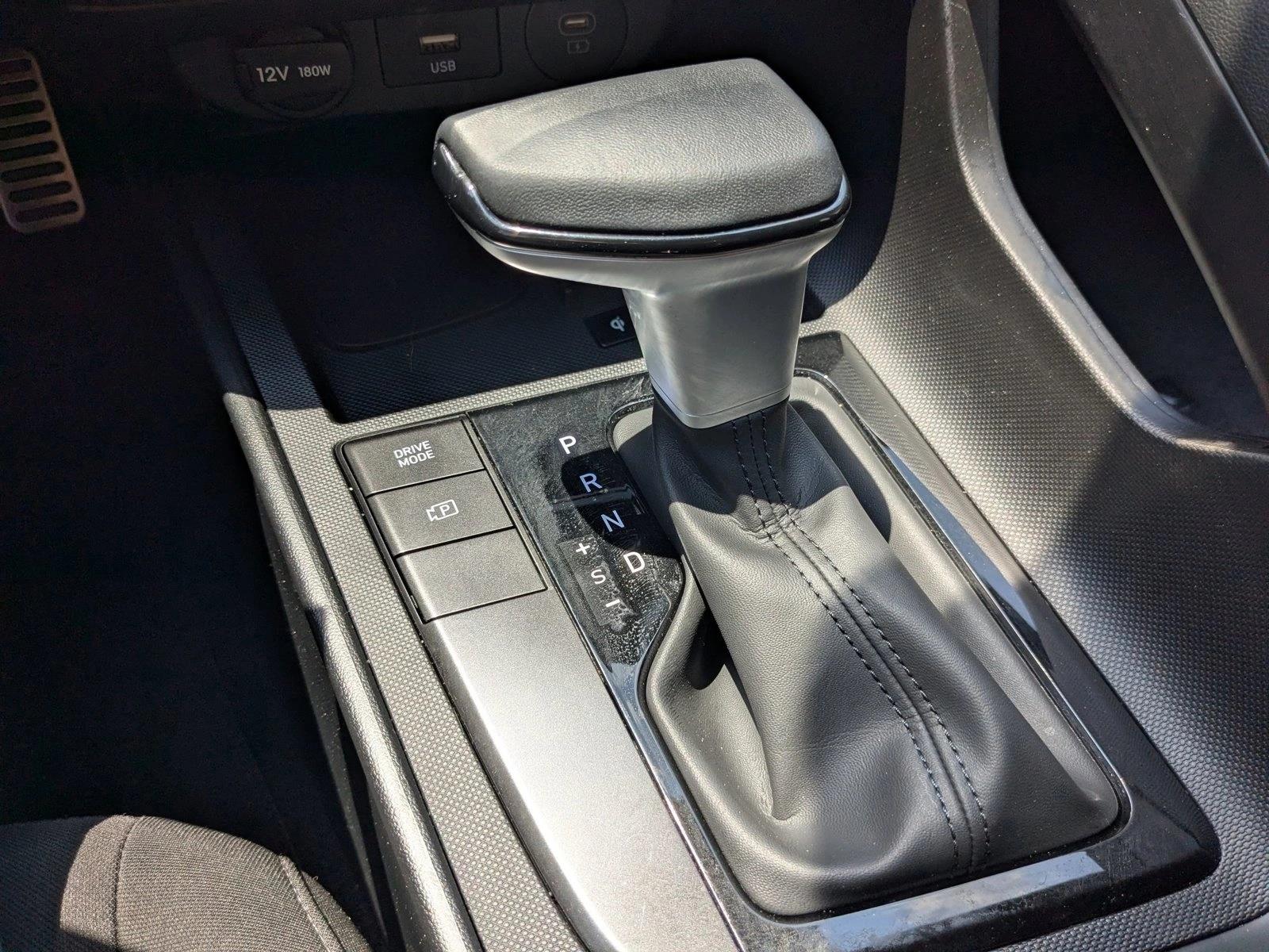 2025 Hyundai Elantra SEL - Photo 16