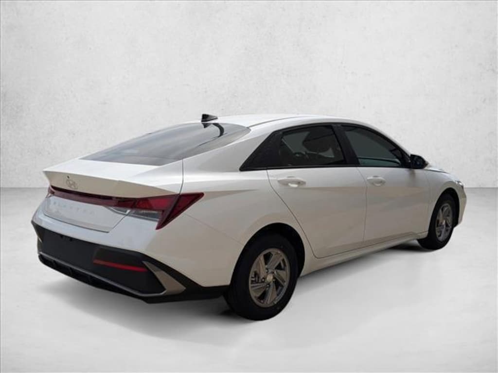 New 2026 Hyundai Elantra SE Sedan