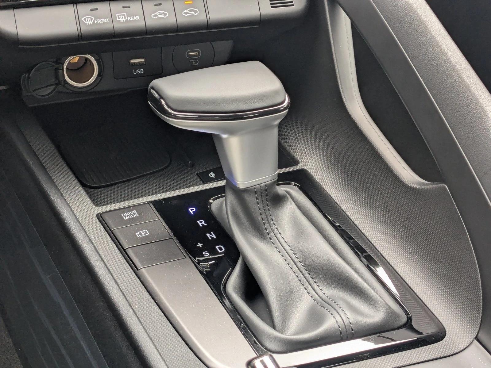 2025 Hyundai Elantra SEL - Photo 16