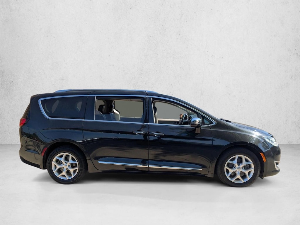 Used 2020 Chrysler Pacifica Limited Mini-van Passenger