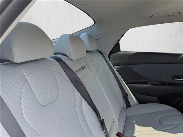 2025 Hyundai Elantra Limited - Photo 22
