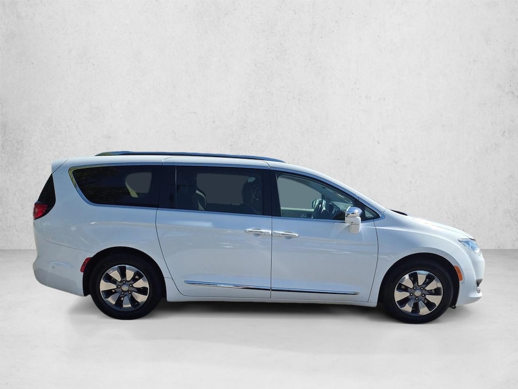Used 2018 Chrysler Pacifica Hybrid Limited Mini-van Passenger
