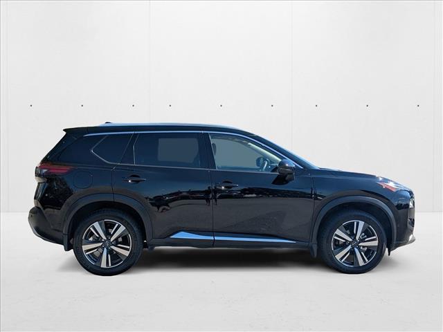 2023 Nissan Rogue Platinum photo 3