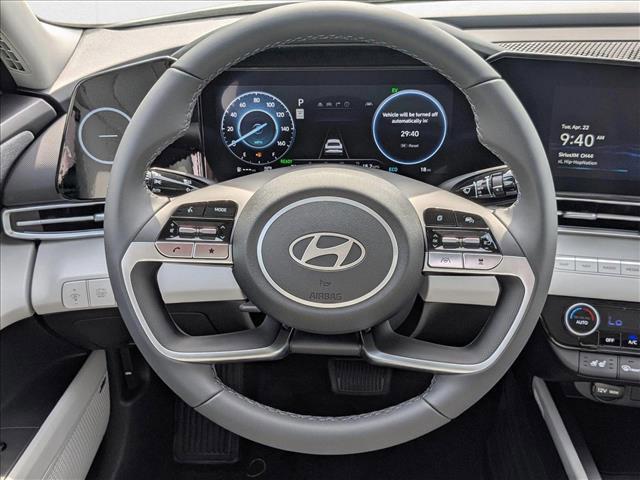 2025 Hyundai Elantra Limited - Photo 12