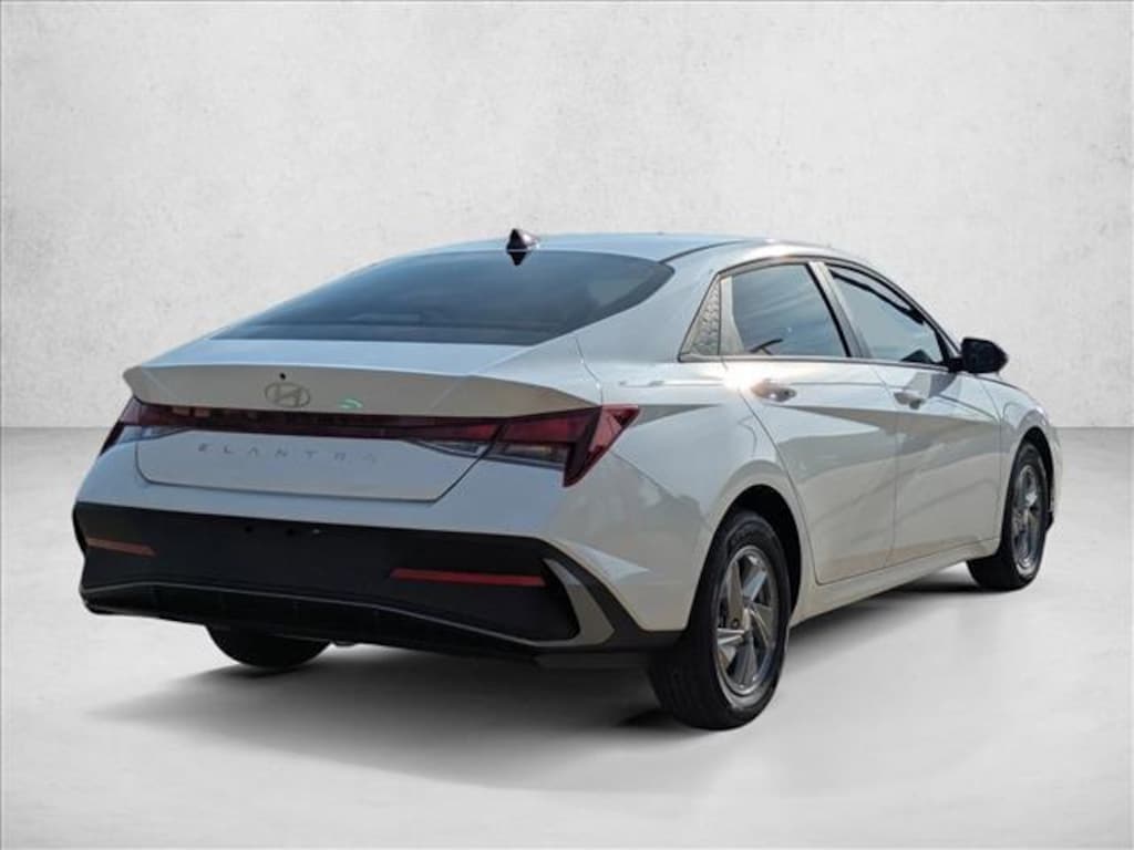 New 2026 Hyundai Elantra SE Sedan