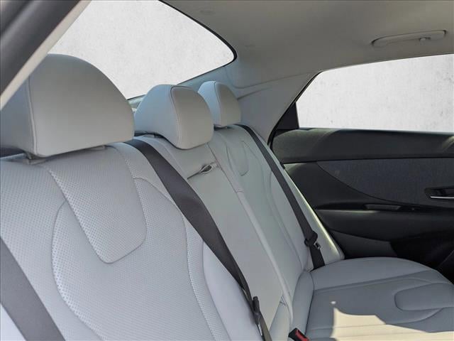 2025 Hyundai Elantra Limited - Photo 22