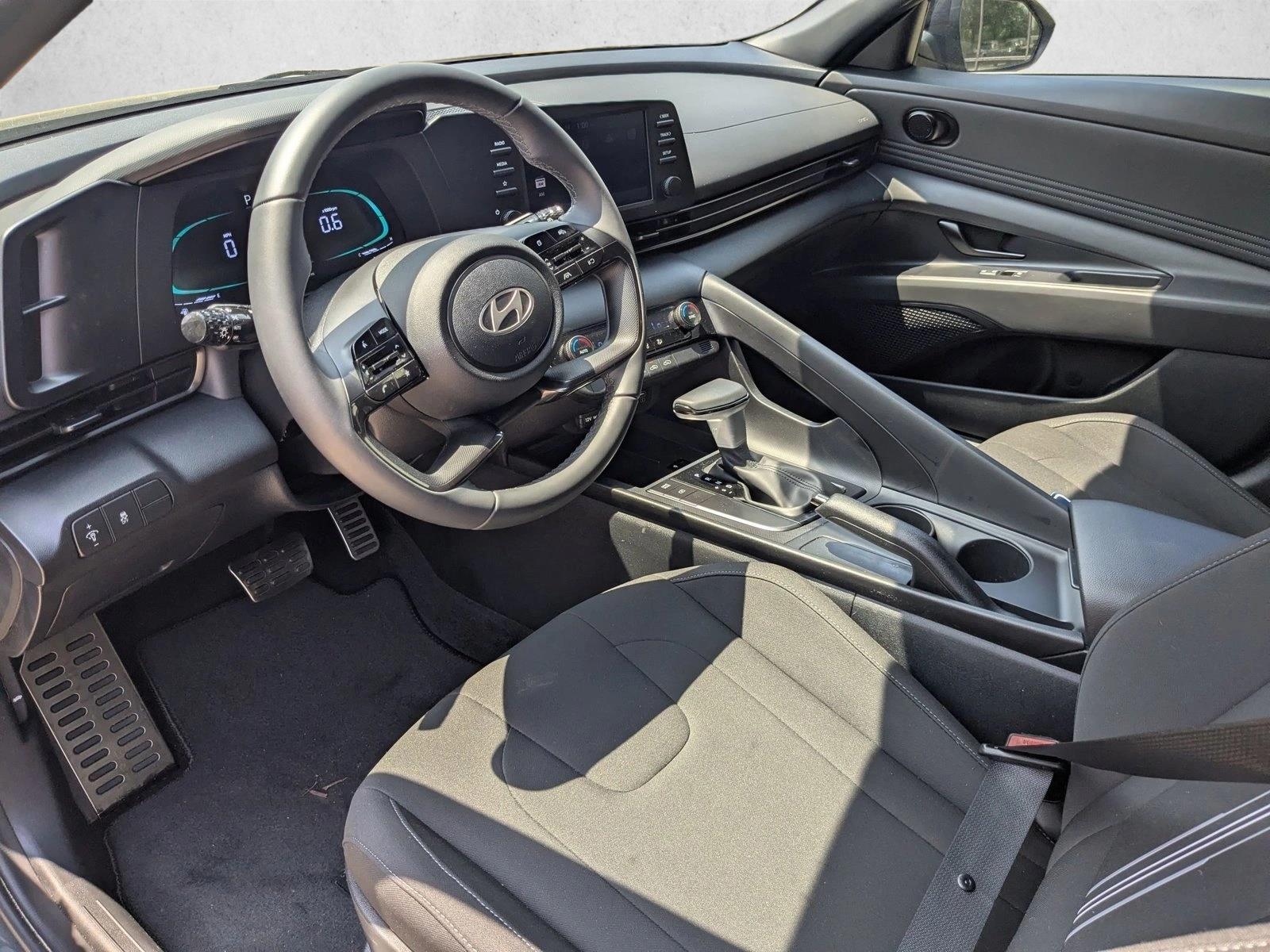 2025 Hyundai Elantra SEL - Photo 10