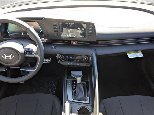 2025 Hyundai Elantra SEL - Photo 17