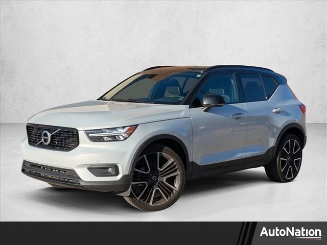 2022 Volvo XC40 R-Design's photo