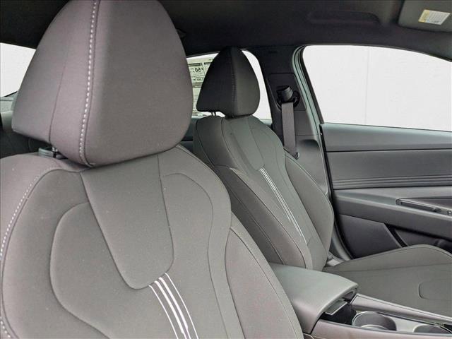 2025 Hyundai Elantra Blue - Photo 22