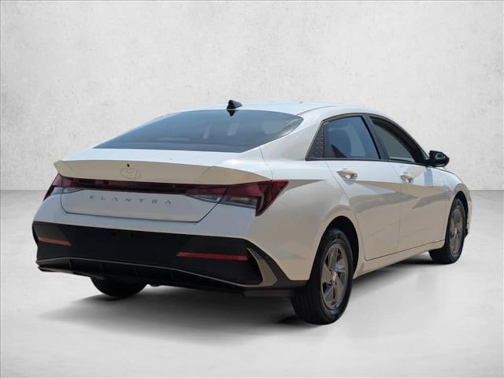 New 2026 Hyundai Elantra SE Sedan