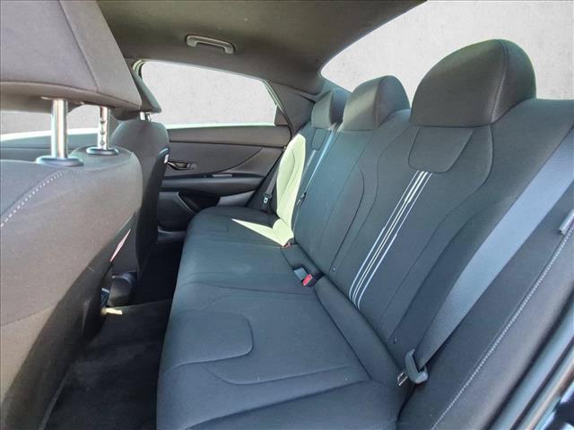 2025 Hyundai Elantra SEL - Photo 15