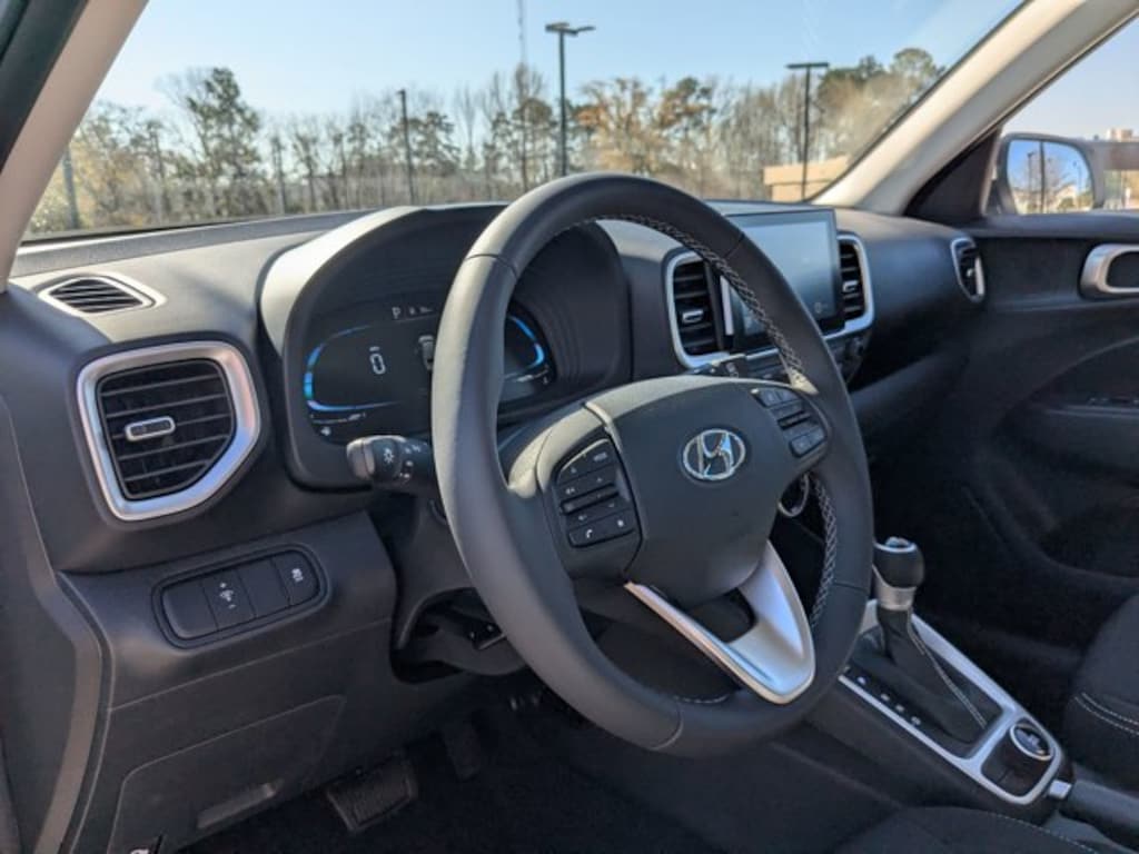 Used 2025 Hyundai Venue SEL Sport Utility