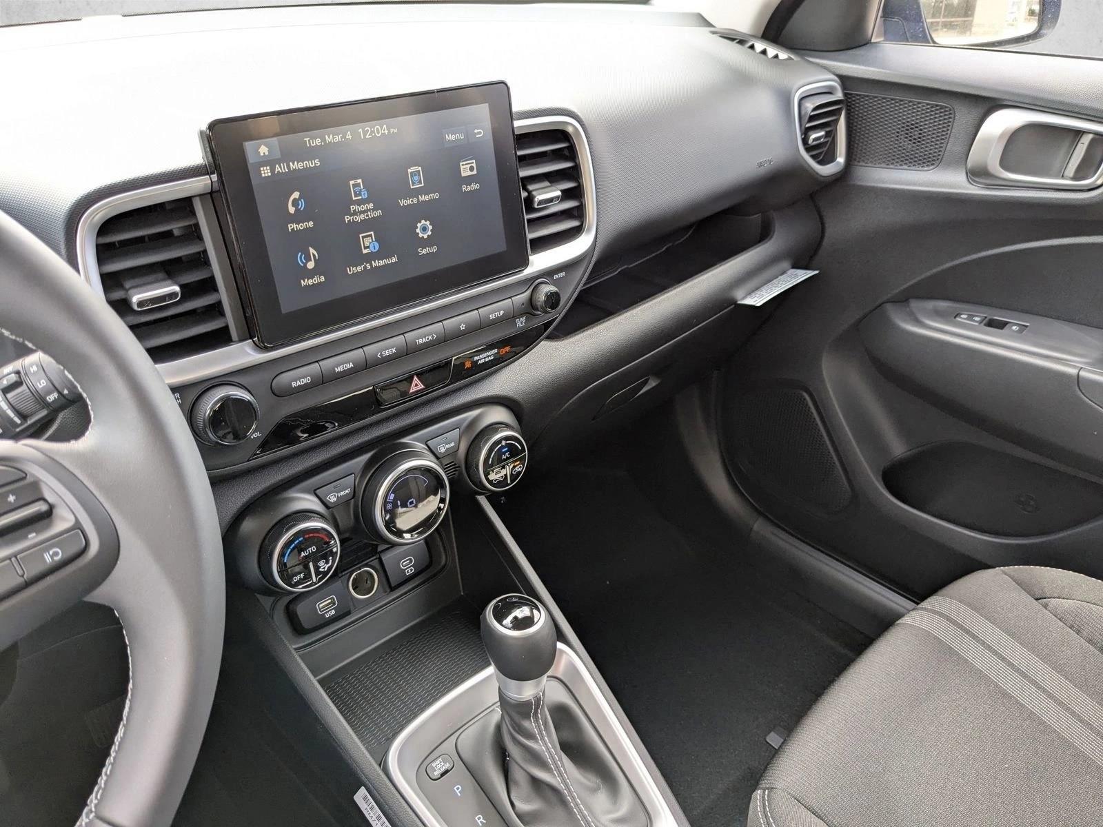2025 Hyundai Venue SEL - Photo 13