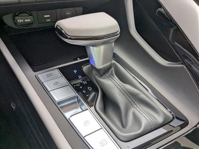 2025 Hyundai Elantra Limited - Photo 16