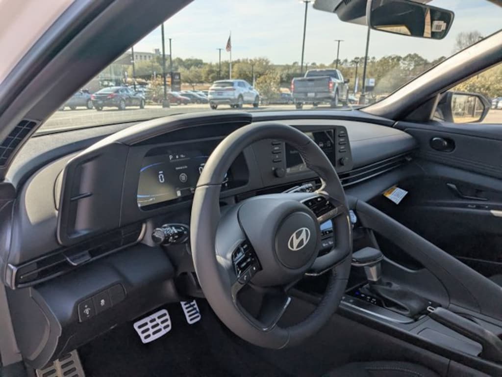 Used 2025 Hyundai Elantra SEL Sport 4dr Car
