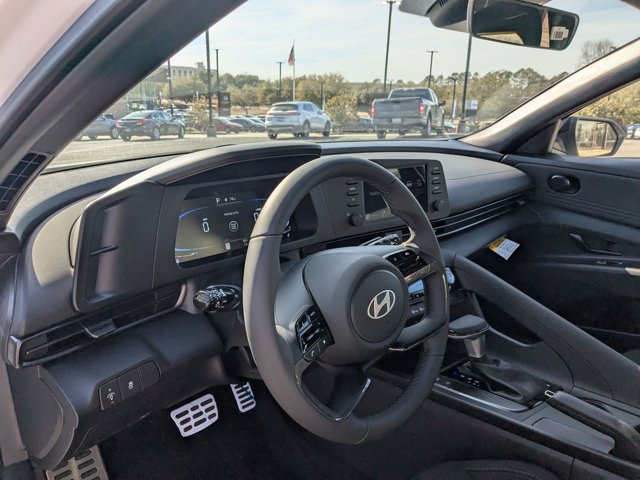 2025 Hyundai Elantra SEL Sport photo 3