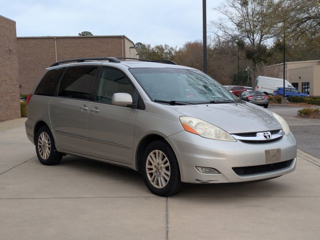 2008 Toyota Sienna XLE Limited photo 2