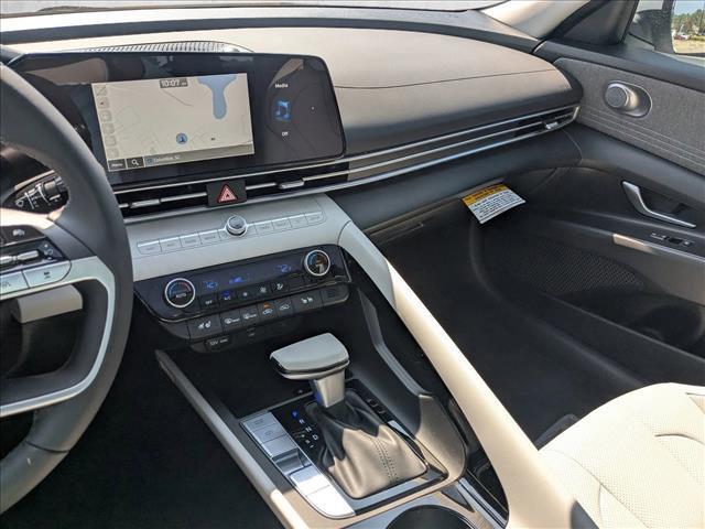 2025 Hyundai Elantra Limited - Photo 13
