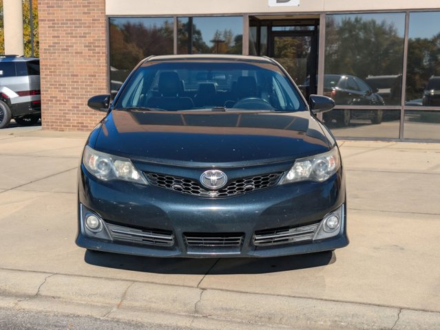 2012 Toyota Camry SE photo 2