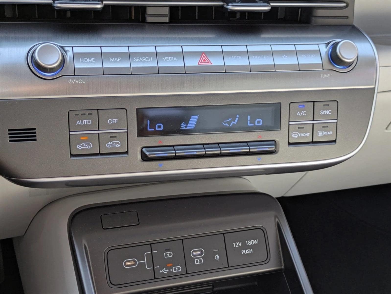 2024 Hyundai Kona Limited - Photo 16