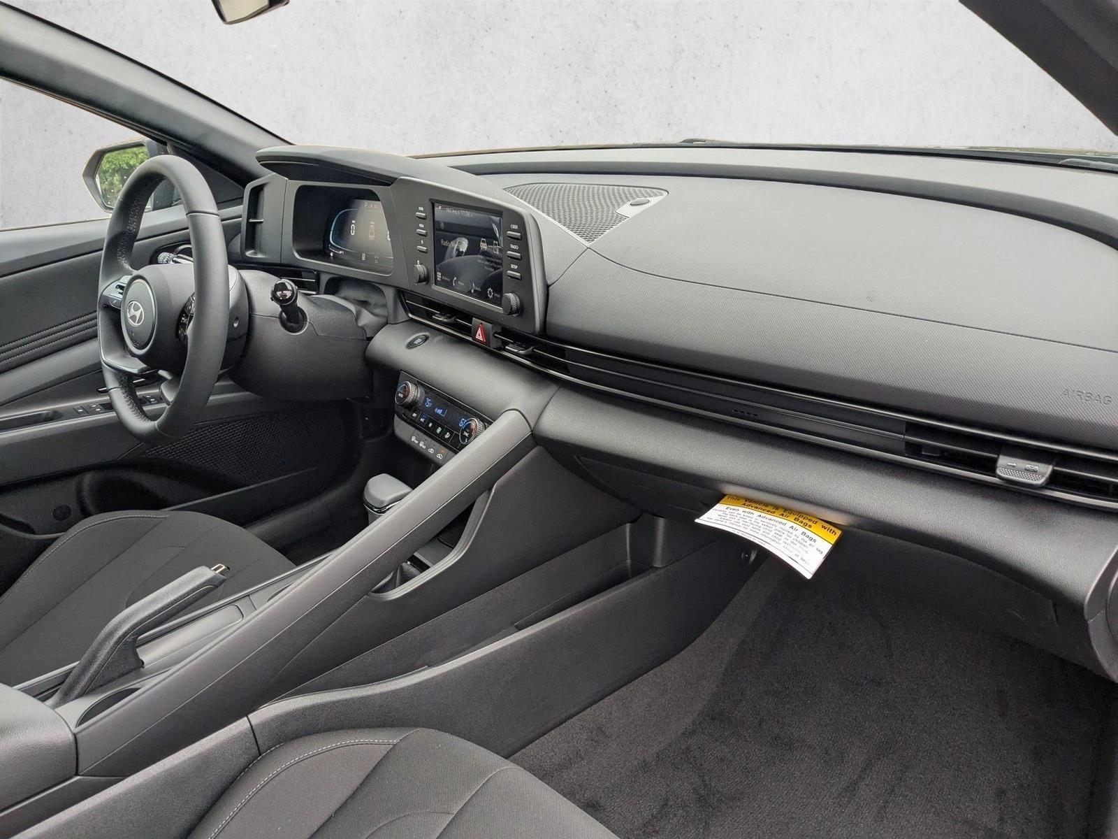 2025 Hyundai Elantra SEL - Photo 21