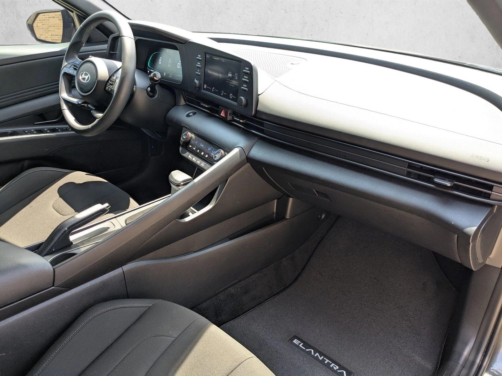 2025 Hyundai Elantra SEL - Photo 21