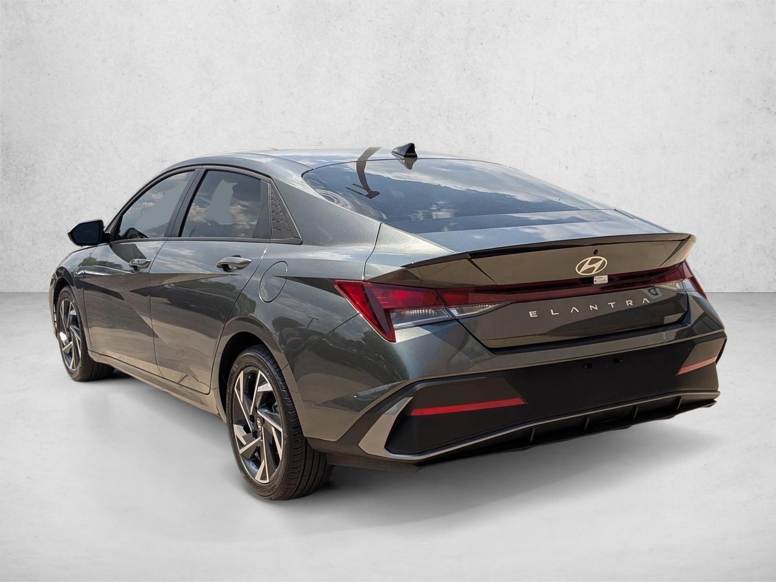 2025 Hyundai Elantra SEL - Photo 7