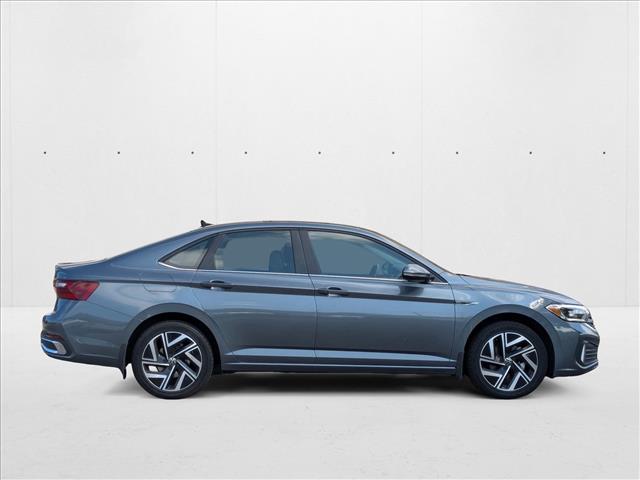 2022 Volkswagen Jetta SEL photo 3