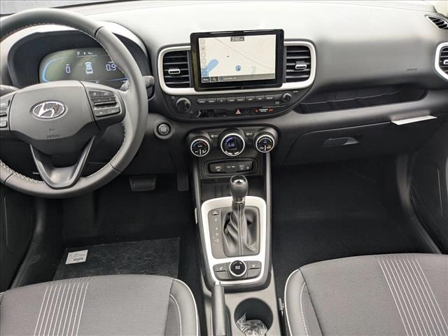 2025 Hyundai Venue Limited - Photo 17