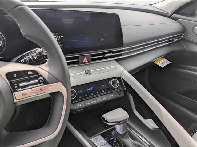 2025 Hyundai Elantra Limited - Photo 13