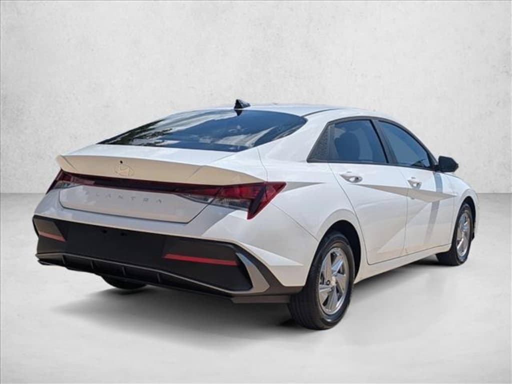 New 2026 Hyundai Elantra SE Sedan