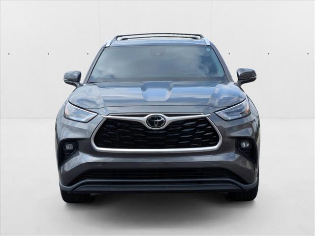 2023 Toyota Highlander XLE photo 2