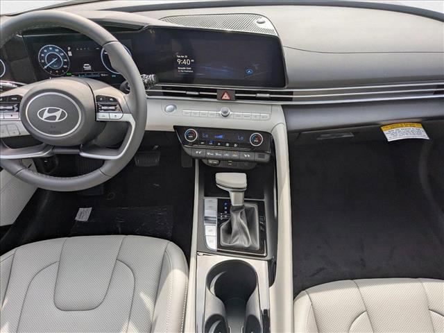2025 Hyundai Elantra Limited - Photo 18
