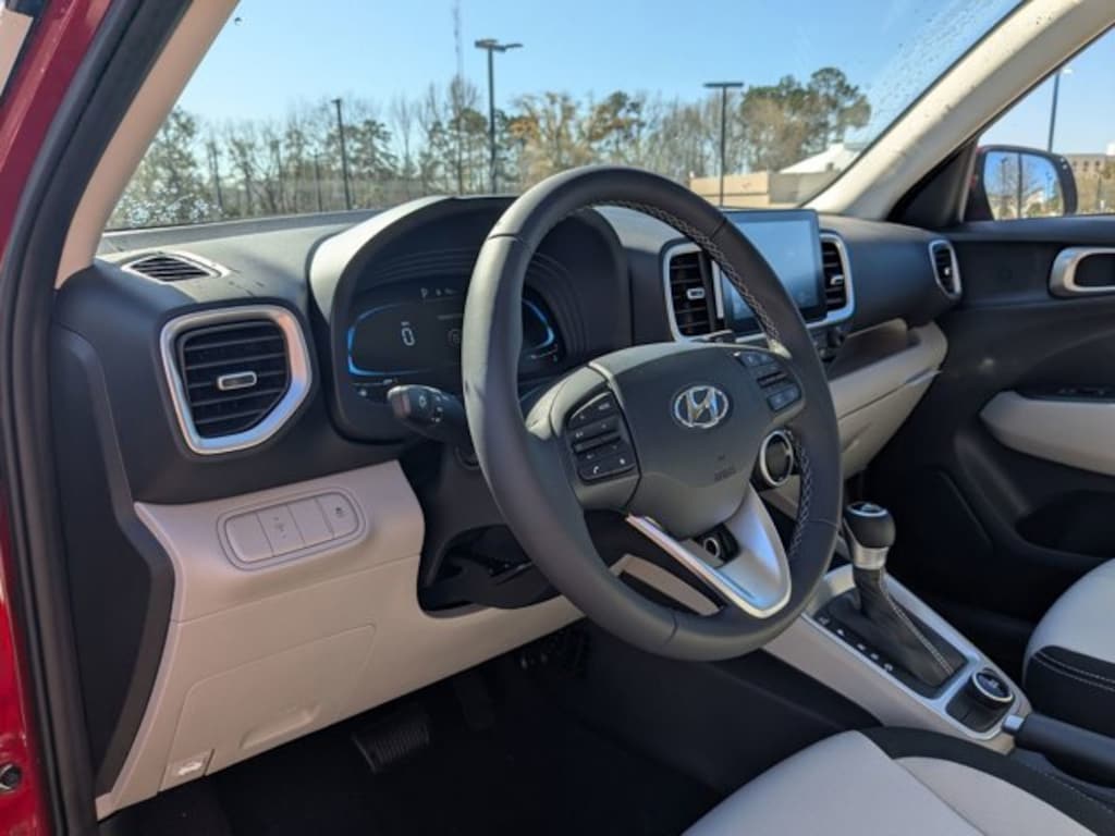 Used 2025 Hyundai Venue SEL Sport Utility