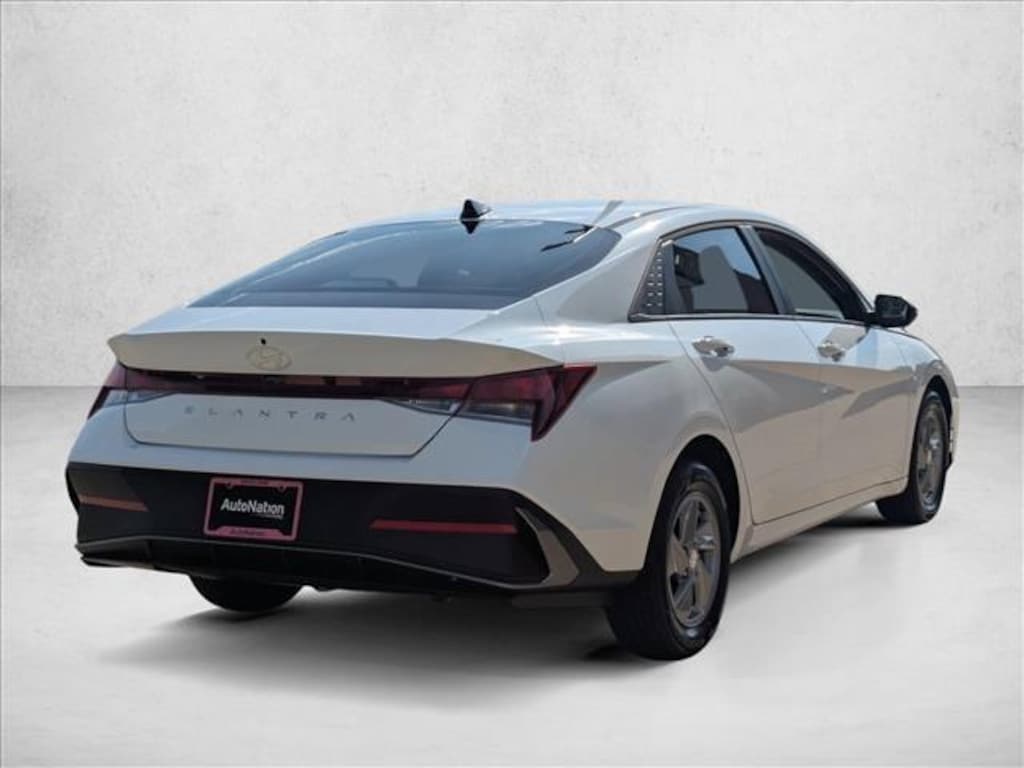 New 2026 Hyundai Elantra SE Sedan