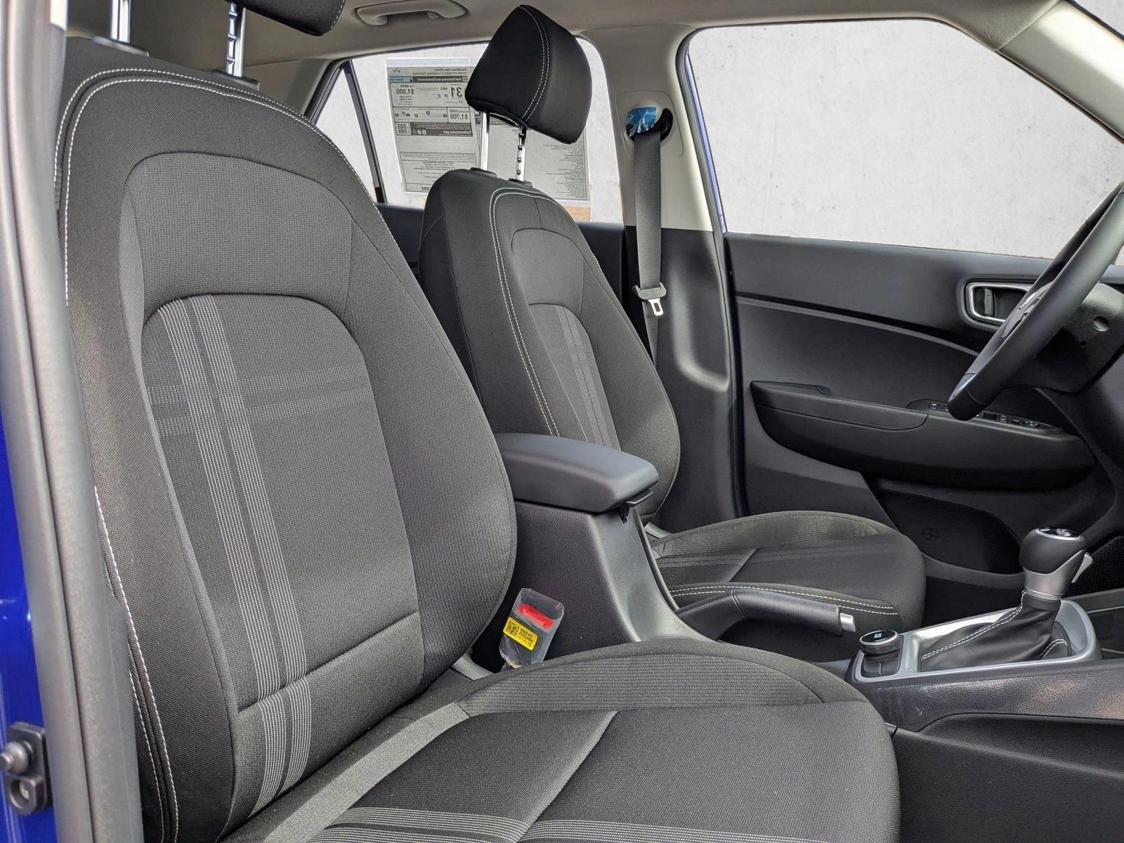 2025 Hyundai Venue SEL - Photo 22