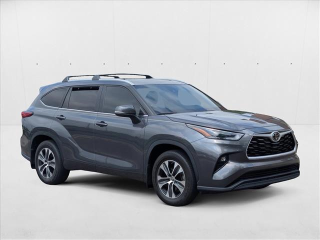 2023 Toyota Highlander XLE photo 3