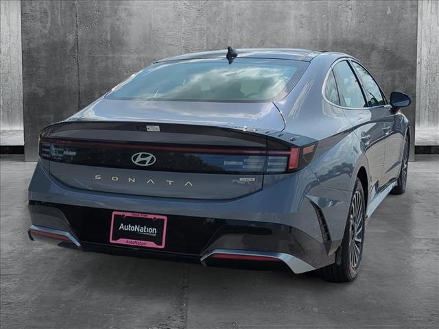 2025 Hyundai Sonata Hybrid Limited photo 2