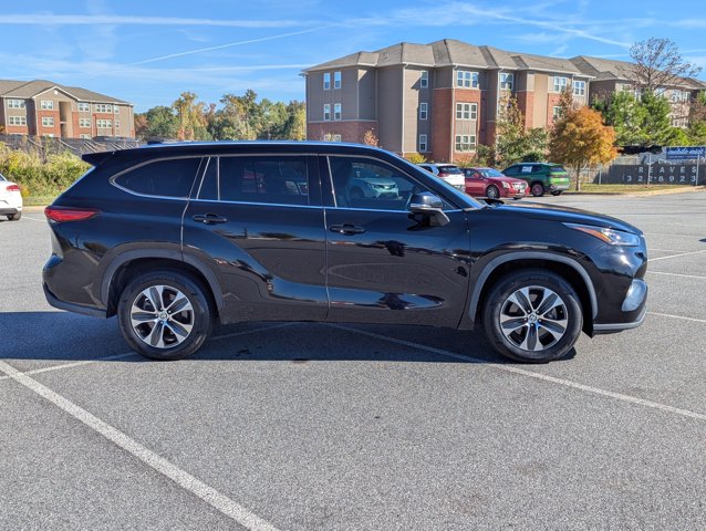 2020 Toyota Highlander XLE Sport photo 4