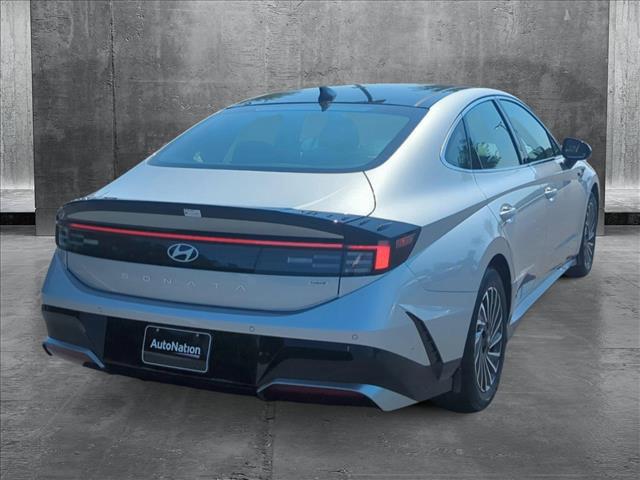 2025 Hyundai Sonata Hybrid Limited photo 2