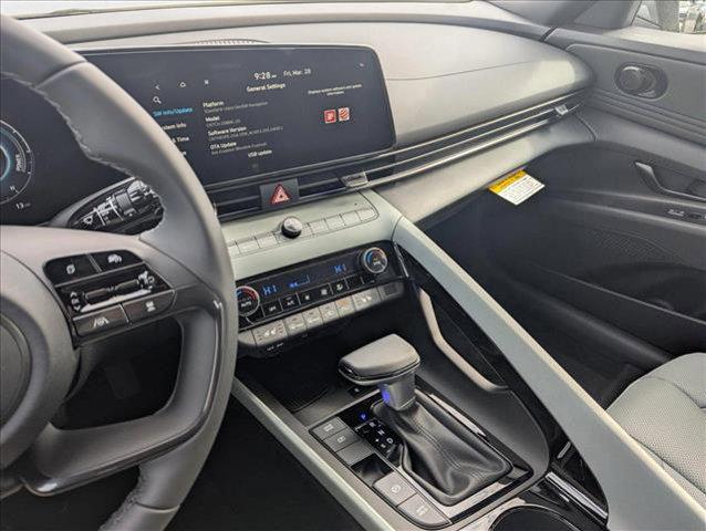 2025 Hyundai Elantra Limited - Photo 16