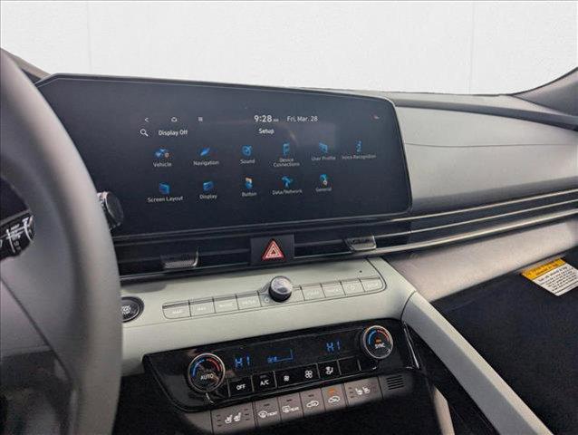 2025 Hyundai Elantra Limited - Photo 15
