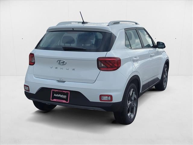 2025 Hyundai Venue SEL photo 2