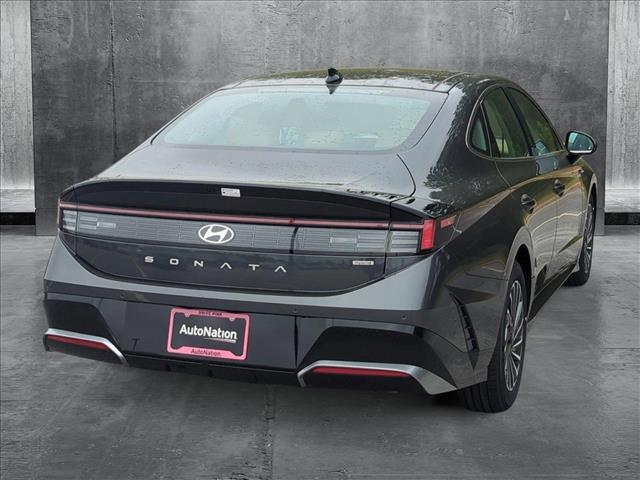 2025 Hyundai Sonata Hybrid Limited photo 2