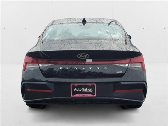 2025 Hyundai Elantra Limited - Photo 8