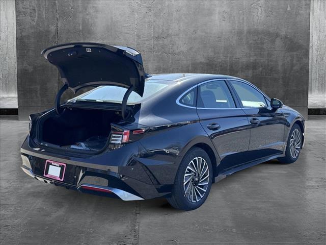 2025 Hyundai Sonata Hybrid Limited photo 2